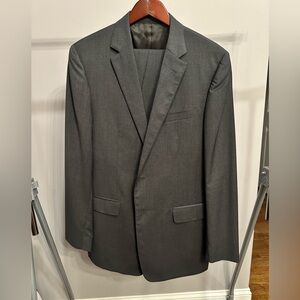 Men's Valentino suit. Beautiful grey color. Size 44. Absolutely mint con…
